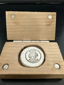 RAR - Mr Zeke Fynsilber 1ozt .999 handgegossen Silbermedaille in Holz Geschenkbox - Bild 1 von 7