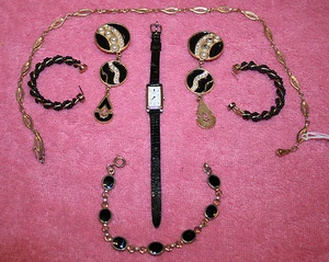 Vintage Jewelry Lot – Seiko Watch, Sarah Coventry, Black & Gold-Tone - Picture 1 of 8