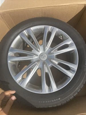 Llanta y neumáticos hyundai genesis sedán  Foto 1 de 3