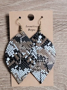 Handmade GENUINE Leather Feather Earrings Brown and Black Python 2" - Foto 1 di 1