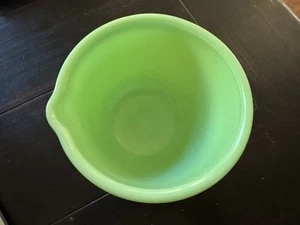 Sunbeam Vintage Jadeite Green Milk Glass Mixing Batter Bowl with Pour Spout 11 - Picture 1 of 12