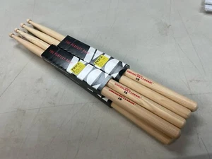 4 paia di bacchette batteria Vic Firth American Classic 2B Hickory NUOVE - Foto 1 di 5