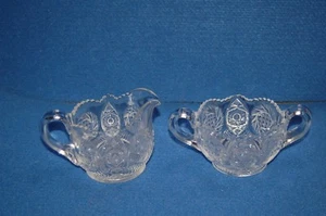 VINTAGE PRESSED GLASS SUGAR AND CREAMER SET - Bild 1 von 9