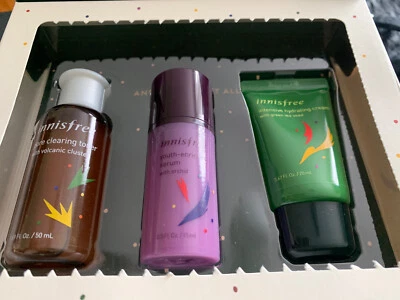 Kit Cumpleaños INNISFREE - Juego de 3 Piezas Tónico Tamaño Viaje 50ml, Suero 15m, Crema 20ml Foto 1 de 2