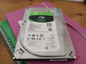 DISQUE DUR SATA 3.5 1To 1Tb Seagate ST1000DM010 7200RPM 64Mb Cache PC DE BUREAU - Photo 1/6