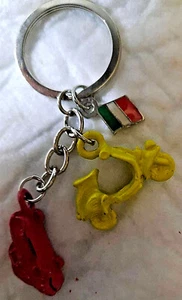 Souvenir Key Chain Italia Italy Flag with Piaggio Yellow Vespa Red Fiat 500 - Picture 1 of 4