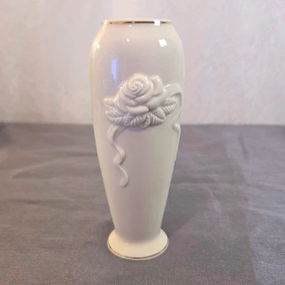 Lenox Cream Rose Bud Vase Gold Trim Handcrafted China Decorative Accent - Image 1 of 4