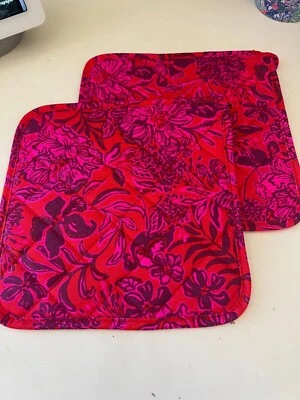 NWT Lilly Pulitzer Set of 2 Pot Holders Amaryllis Red Secret Hideaway - Изображение 1 из 2