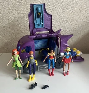 DC Comics - Super Hero Girls - 4 Figuren - Missionsfahrzeug - 2016 Mattel (69) - Bild 1 von 13
