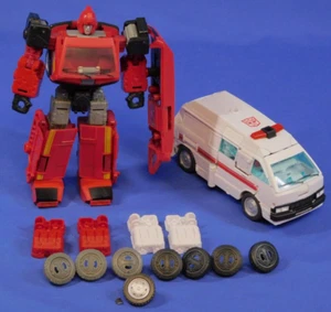 TRANSFORMERS SIEGE EARTHRISE IRONHIDE & RATCHET W/FEET & TIRE UPGRADES COMPLETE - Picture 1 of 5