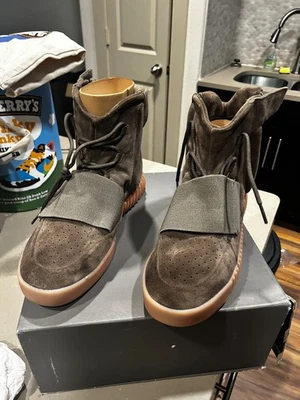Botas de gamuza marrón estilo Boost Yeezy 750 talla 13 para hombre - Usadas - Con caja - Rápidas S Foto 1 de 4