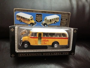 LEAF LTD DIECAST MALTA BUS WITH LAPEL PIN BADGE Jean Bedford Ob Coach - Picture 1 of 5