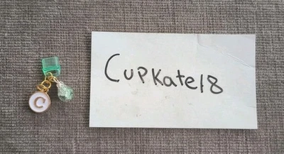 USB Tipo-C Enchufe Antipolvo Letra C/Verde Crackleado Vidrio Cuentas Dijes Nuevo Teléfono Kindle Foto 1 de 2