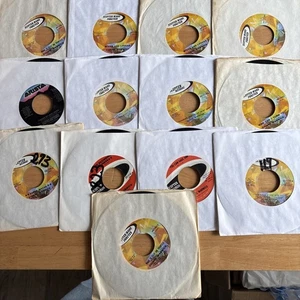 Lot Of 13 Dionne Warwick 45s - Picture 1 of 1