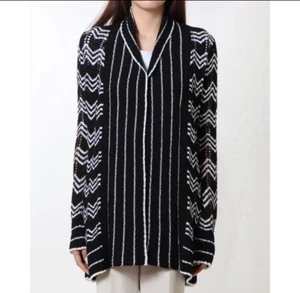 Cárdigan suéter envolvente tejido Chevron negro blanco pequeño Bcbg Maxazria para mujer S - Imagen 1 de 12