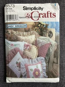 Vintage Daisy Kingdom 8573 SIMPLICITY CRAFTS UNCUT 1999 Pillows & Frames - Picture 1 of 3