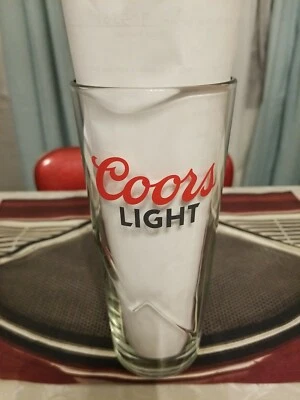 Cerveza Oficial COORS LIGHT NHL de la NHL MONTAÑAS EN RELIEVE 7,75" T Tiene capacidad para 22 OZ Foto 1 de 4