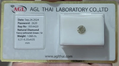 Round, Brilliant cut, Fancy Yellowish-Green, Natural Diamond, 1.068ct  - Image 1 of 3