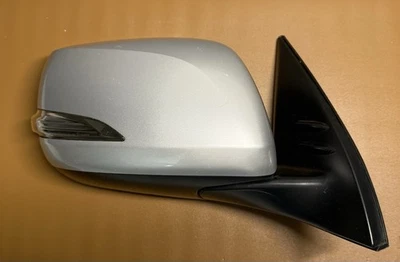 ESPEJO RETROVISOR PUERTA LADO PASAJERO DERECHO LEXUS GX460 14-19 CON PUNTO CIEGO OEM PLATEADO Foto 1 de 4