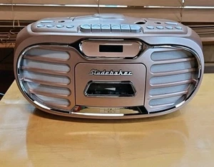 Studebaker Retro Edge Big Sound Bluetooth Boombox con CD Cassette Rosa - Imagen 1 de 10