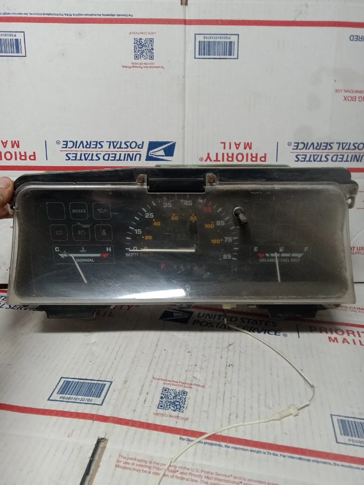 Ford Taurus 1988; tablero de instrumentos velocímetro piezas Foto 1 de 4