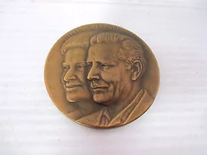 Vintage 1975 Edward Marshall Boehm Inc. 25th Anniversary Bronze Medal Metallic Art - Bild 1 von 8