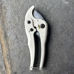 1 Inch Ratcheting PVC Cutter - Picture 1 of 5