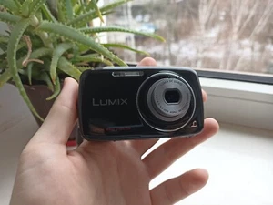 š„Panasonic DMC-S1 Black 12.1MP digital compact cameraš„WORKing Full setš„ - Picture 1 of 7