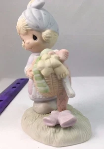 1979 Precious Moments “Be not Weary in Well Doing” – Girl w/Laundry E3111 - Bild 1 von 10