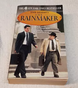 The Rainmaker by John Grisham pb on cover COVER MICKEY ROURKE & DANNY DeVito - Imagen 1 de 6
