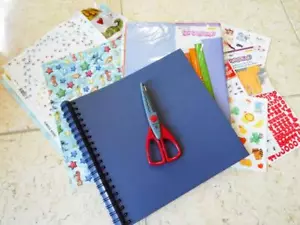 LIBRO ROTTAMI RILEGATO A SPIRALE BLU 10" X 10" PAGINE - 60+ PAGINE - con ACCESSORI - NUOVO - Foto 1 di 1