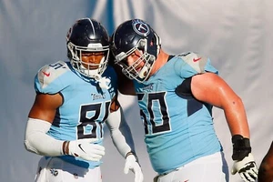 Ben Jones Gameuded Facemask Tennessee Titans/Houston Texans - Bild 1 von 6