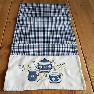 Tischläufer 40 x 170 cm mit Motiven und Blümchen bestickt , blaukariert - Bild 1 von 2