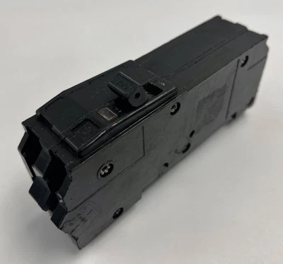 Disjuntor Q12100 quadrado D 100 amp 2 pólos tipo Q1 120/240VAC plug on 100A - Imagem 1 de 4