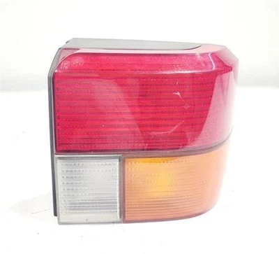 Luz trasera derecha plateada tracción delantera PN 701945096A OEM 2003 Volkswagen Eurovan  Foto 1 de 4