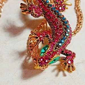 Betsy Johnson 1 PC Fashion Zinc Alloy Lizard Gecko Pendant Necklace with Sparkle - Picture 1 of 6