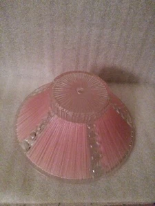 Cubierta de luz de techo vintage de vidrio rosa pálido y transparente de los años 50 agujero central victoriano - Imagen 1 de 6