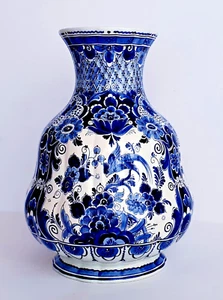 DELFT BLUE & WHITE XL SPHERE VASE HAND PAINTED 11.8 INCHES - EXCELLENT - Picture 1 of 5