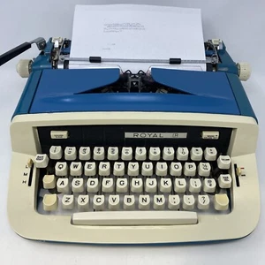 Máquina de escribir manual vintage Royal Custom III 3 Magic Margin azul con estuche - Imagen 1 de 18