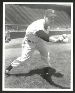 Hoyt Wilhelm 1952 New York Giants 8x10 Rookie Photo Original Type II - Picture 1 of 2