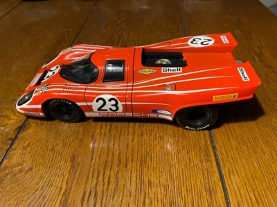 Porsche 917K победитель Ле-Мана литая модель 1/18 Universal Hobbies - Изображение 1 из 4