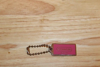 COACH Pequeño Llavero Pequeño Rosa Plata Metal Etiqueta Colgante Cartera Repuesto Dije Foto 1 de 3