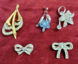 5 Vintage Gold Tone Silver, Rhinestone, And Sapphire Lapel Pins Very Attractive - Picture 1 of 15