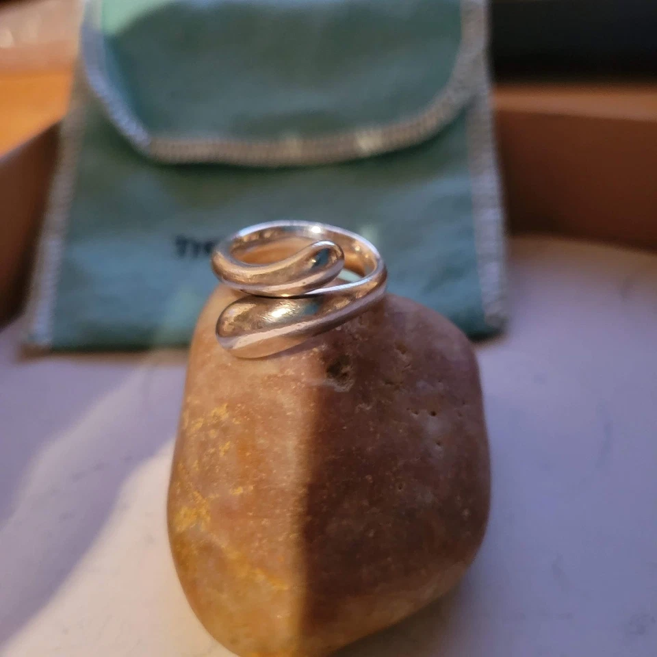 复古 Tiffany & Co Elsa Peretti 纯银泪珠戒指 ~ 尺寸 6.5-7 — 第 1/4 张图片