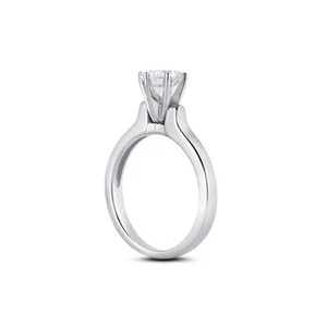 Anillo de compromiso solitario clásico de 18 k con diamantes naturales redondos H-I1 de 0,67 quilates - Imagen 1 de 6