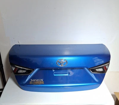 2016-2020 Toyota Yaris Scion iA крышка багажника в сборе с камерой СИНИЙ МЕТАЛЛИК  - Изображение 1 из 4