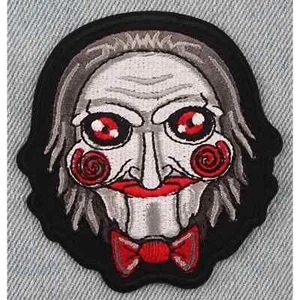 3 Zoll HorrorfilmsĂ€ge Billy the Puppet Gesicht Puzzle NĂ€hen/AufbĂŒgeln bestickter AufnĂ€her - Bild 1 von 5
