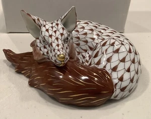 FINE SIGNED HEREND 15609 CHOCOLATE BROWN FISHNET LYING FOX FIGURINE! - Picture 1 of 9