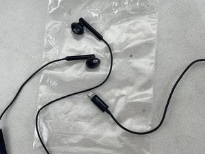 Amazone basic cuffie con spina Lightning - Foto 1 di 2