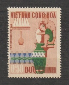 Estampillas de Vietnam del Sur 1967 alfarero, jarrones y lámpara Scott # 311 MNH    - Imagen 1 de 1